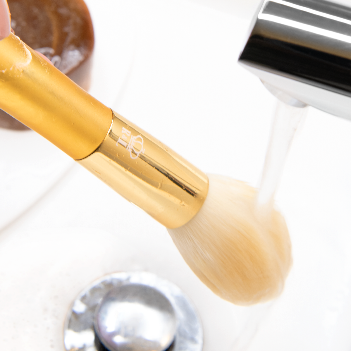 Natural Brush Cleaning – OMNIA Brush